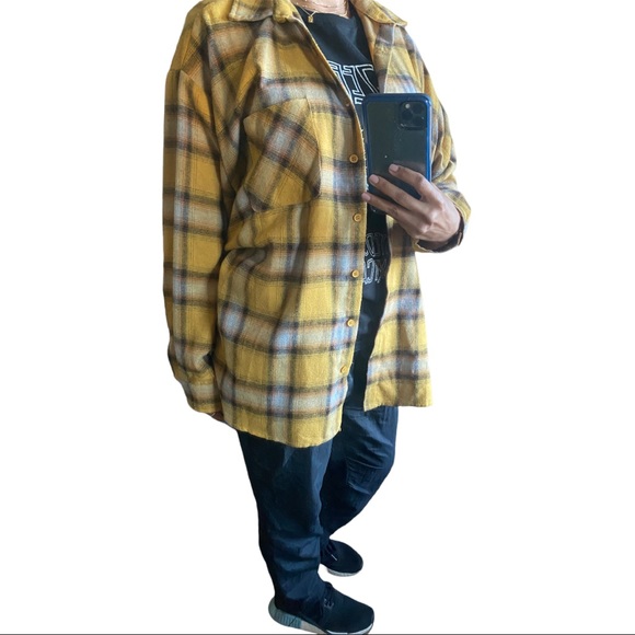 ✨Oversized Flannel✨ - Picture 5 of 5